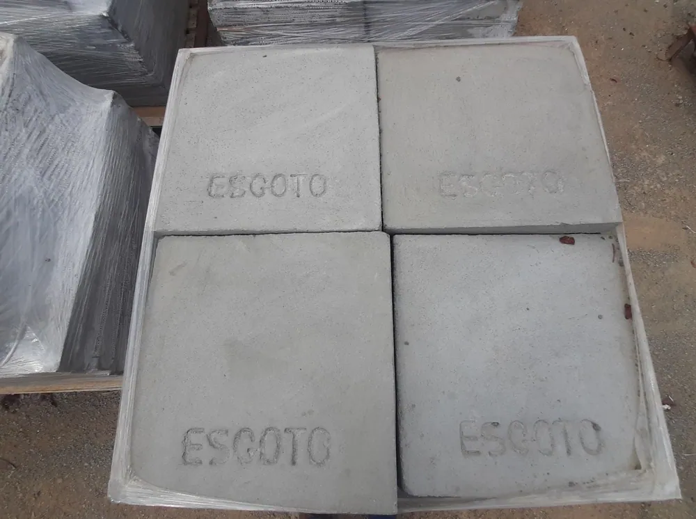 Tampas de concreto identificadas para esgoto no estoque da VITNO